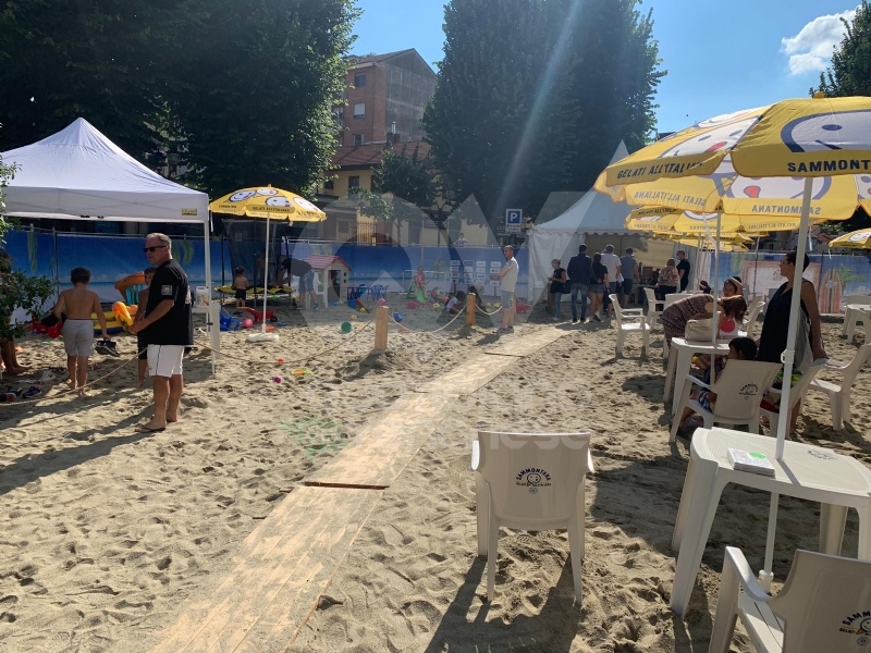 RIVOLI - «Rivoli Beach»: aperte le due spiagge «Bagni Eugenio» e «Lounge Bollani»