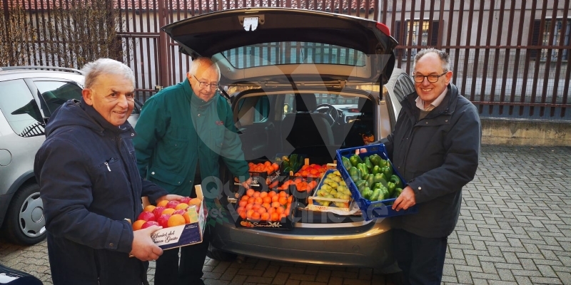 CASELLE - Frutta e verdura sequestrati: i carabinieri donano tutto alla Caritas - FOTO