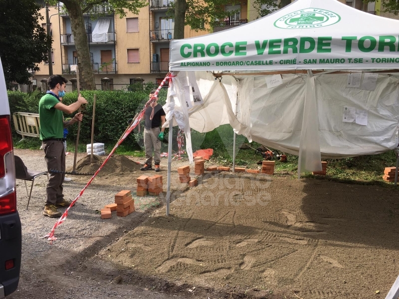 VENARIA - Artigiani volontari realizzano il presidio sanitario di sanificazione per la Croce Verde