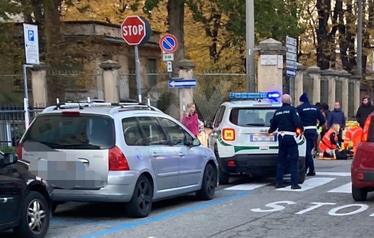 INCIDENTE A VENARIA - Investito da un'auto all'incrocio tra via Sauro e via Zanellato - FOTO