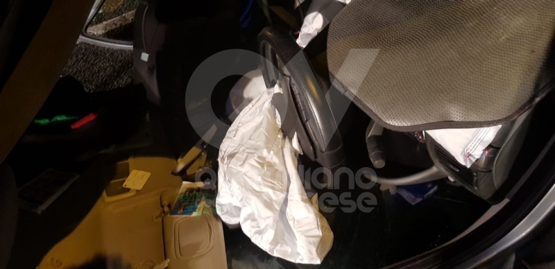 SAVONERA-COLLEGNO - Auto si ribalta: donna rimane bloccata a causa dell'airbag