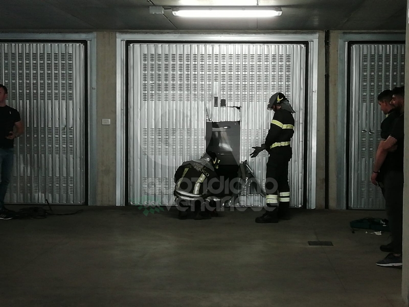 GRUGLIASCO - 500 kg di sigarette di contrabbando nascoste nei garage: 40enne denunciato