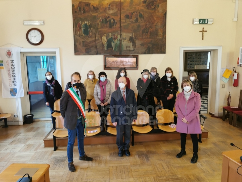 VENARIA - Il pediatra Giovanni Costa va in pensione: premiato dal sindaco Giulivi - FOTO