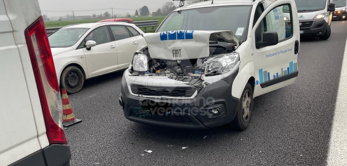 INCIDENTI IN TANGENZIALE A COLLEGNO E RIVOLI - Sei veicoli coinvolti, tre feriti - FOTO