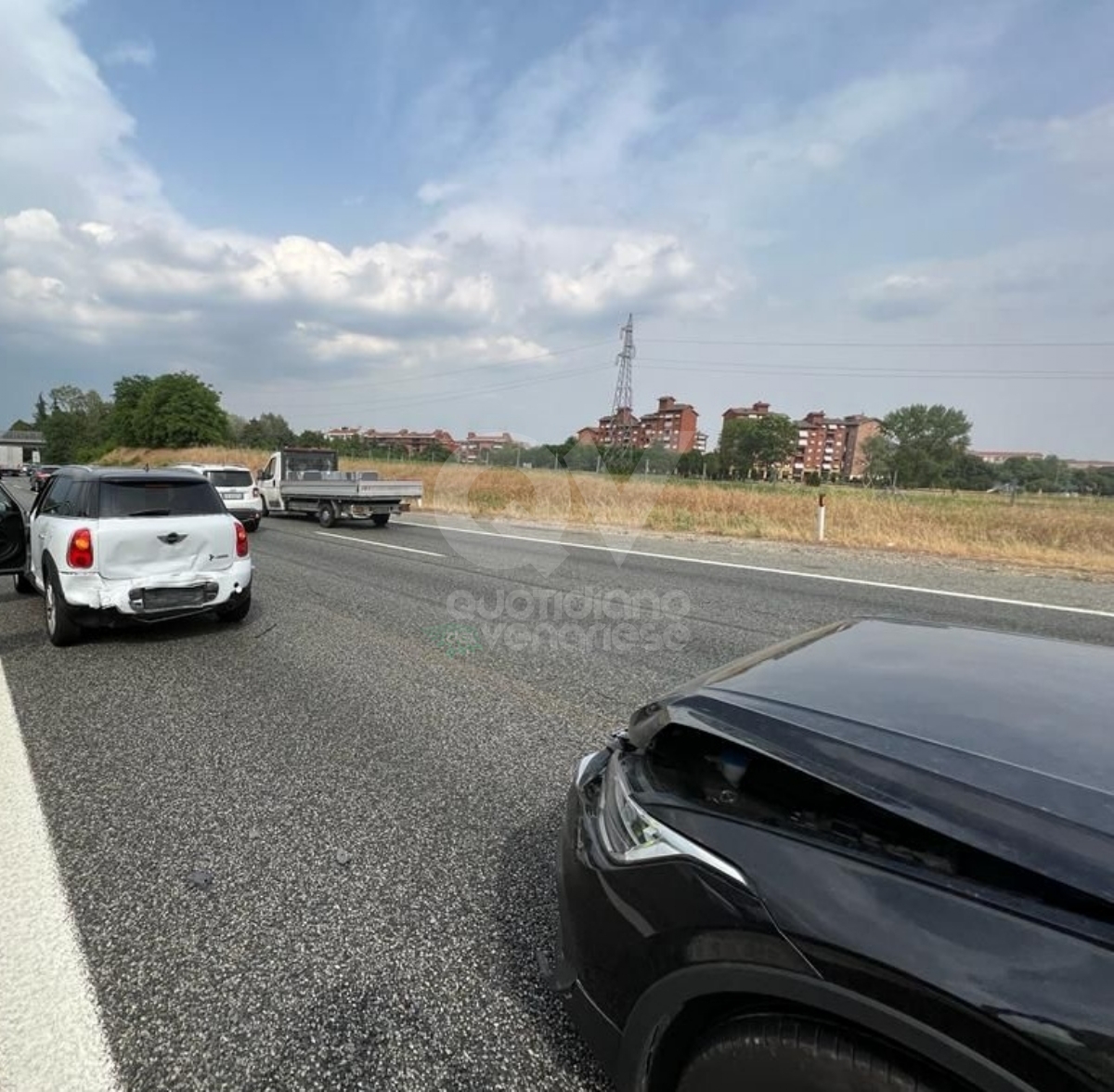INCIDENTE IN TANGENZIALE A COLLEGNO - Code e caos dopo il tamponamento fra due auto - FOTO