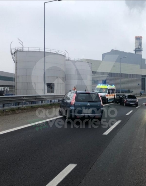 TORINO-COLLEGNO-SAVONERA - Mattinata di incidenti: cinque in poco tempo, tre feriti