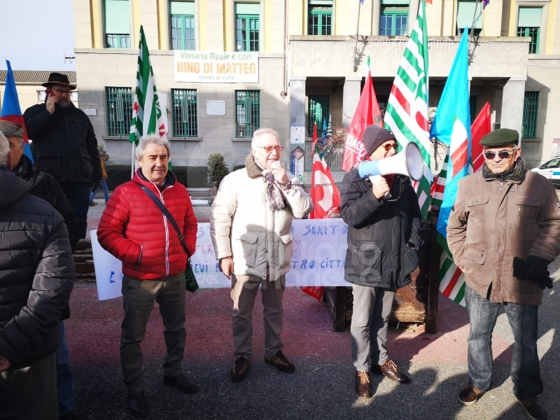 VENARIA - Protesta dei sindacati sotto il municipio: «Sui trasporti per il nuovo polo sanitario intervengano Regione e Prefetto»
