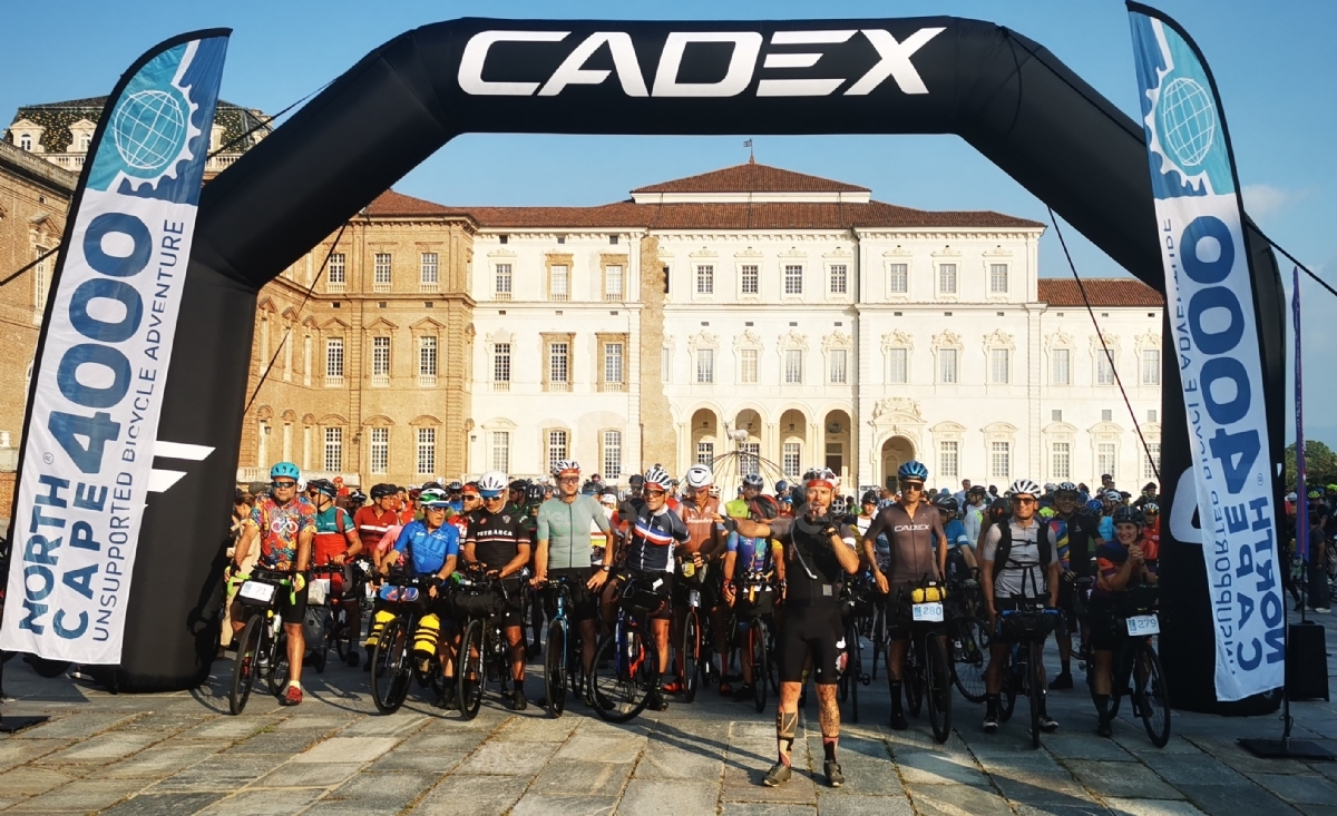 VENARIA - In 250 alla partenza in Reggia della «North Cape 4000» di cicloturismo - FOTO E VIDEO