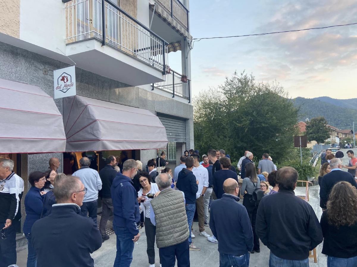 VARISELLA - Grande festa per la riapertura della macelleria - FOTO