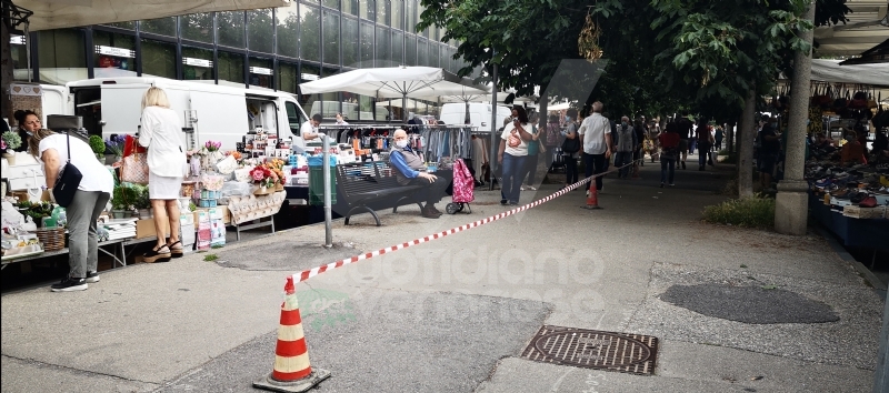VENARIA - Mercato del sabato in viale Buridani: la «prima» è buona