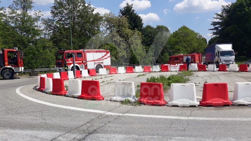 VENARIA - Camion perde il carico di sale di sodio: traffico in tilt nelle vie Stefanat e Cavallo