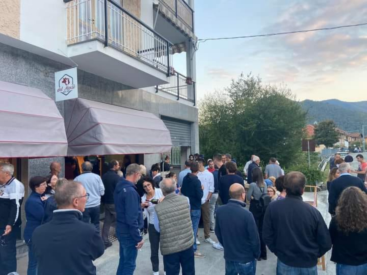 VARISELLA - Grande festa per la riapertura della macelleria - FOTO