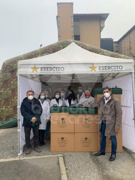 RIVOLI - Natale in anticipo in ospedale: giochi per i bimbi della Pediatria e panettoni per i ricoverati