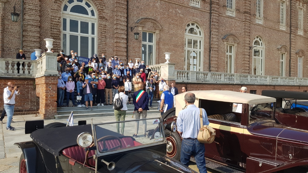 VENARIA - Il centro cittadino invaso di Lancia Lambda in occasione del centenario - FOTO