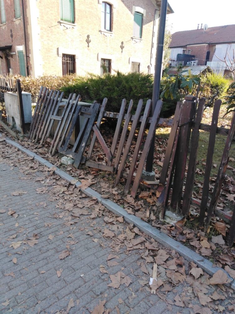 COLLEGNO - Atti vandalici al Villaggio Leumann: non è tempo di installare le telecamere?