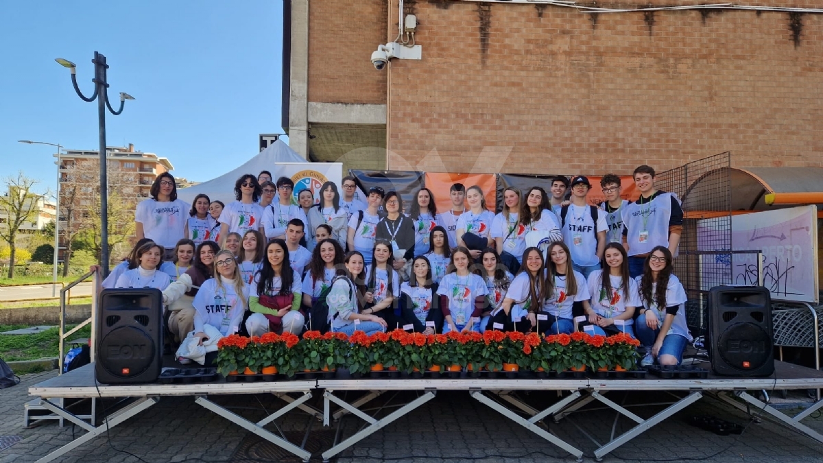 VENARIA - Una marea di gente per la «StraVenaria» e la «21 Reale» - FOTO E VIDEO