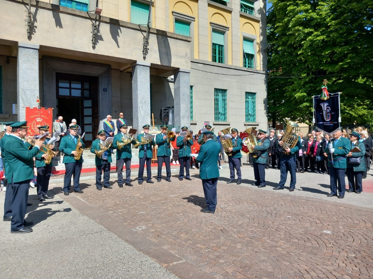 VENARIA - 25 APRILE: Bambini protagonisti alle celebrazioni per la Liberazione - FOTO