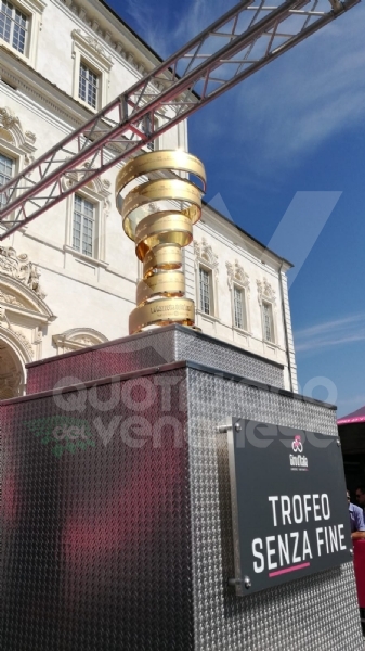 IL GIRO D'ITALIA A VENARIA - La partenza della tappa decisiva - FOTO e VIDEO