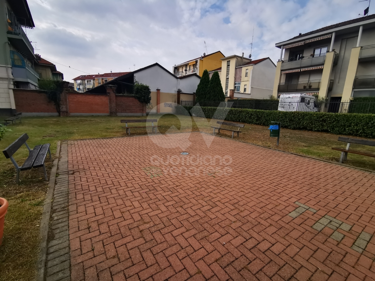 VENARIA - Intitolato alle «Città Gemellate» il giardino di viale Roma - FOTO