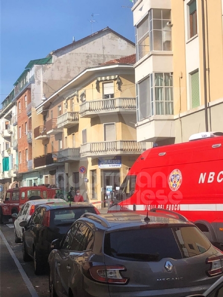 VENARIA - Fuga di gas in via IV Novembre: tecnici e vigili del fuoco in azione, traffico deviato