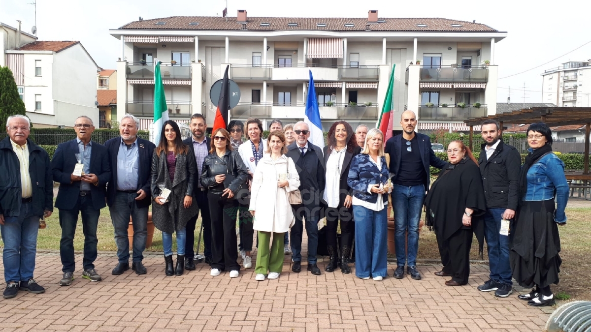 VENARIA - Intitolato alle «Città Gemellate» il giardino di viale Roma - FOTO