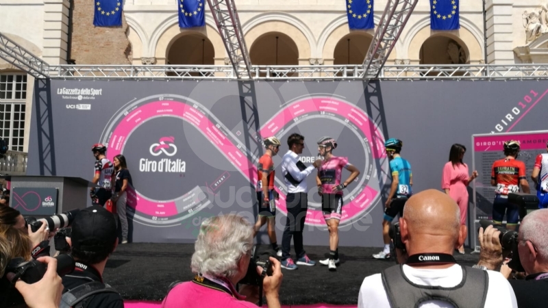 IL GIRO D'ITALIA A VENARIA - La partenza della tappa decisiva - FOTO e VIDEO