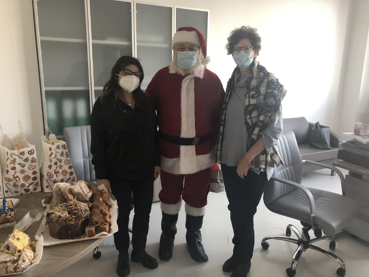 VENARIA - Il «grazie» di Babbo Natale e della Pro Loco a chi ha fatto tanto per la Città - FOTO