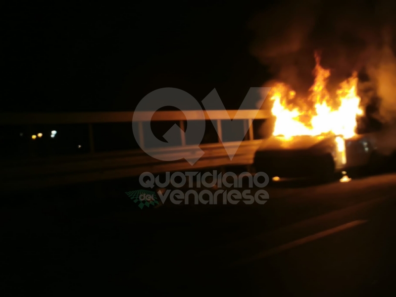 CASELLE - Auto a fuoco mentre percorreva la ex statale
