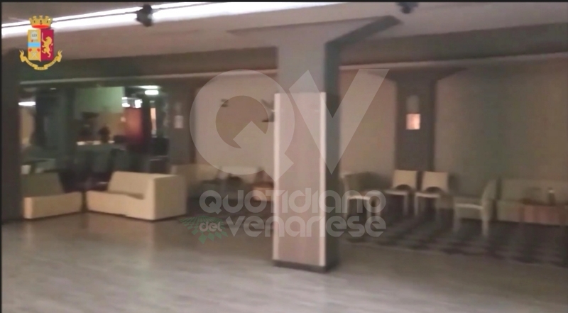 RIVOLI - In 80 a ballare e bere, senza mascherina: chiuso un circolo in corso Francia - FOTO