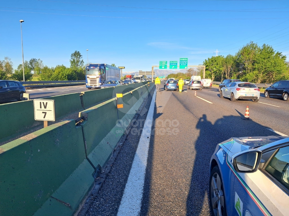 TORINO-COLLEGNO - Triplo incidente in tangenziale: 6 mezzi coinvolti, un ferito - FOTO