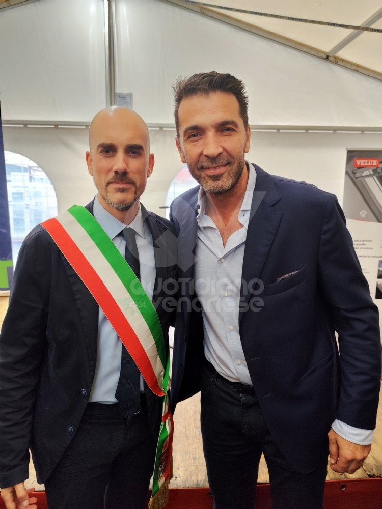 VENARIA - Il campione della Juventus e della Nazionale Gigi Buffon in cittá per l'inaugurazione di una azienda - FOTO