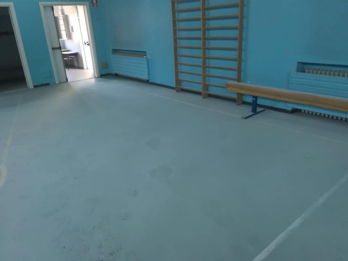 RIVOLI - Teppisti in azione alla primaria dell'IC Gozzano: scaricati gli estintori della palestra. Scuola chiusa per un giorno - FOTO