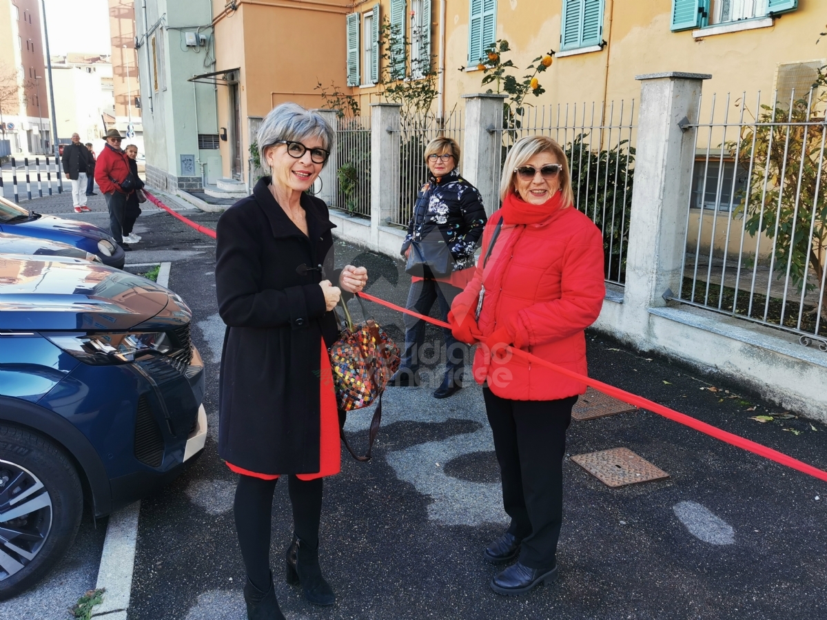 VENARIA - La città grida il suo «no» alla violenza contro le donne - FOTO