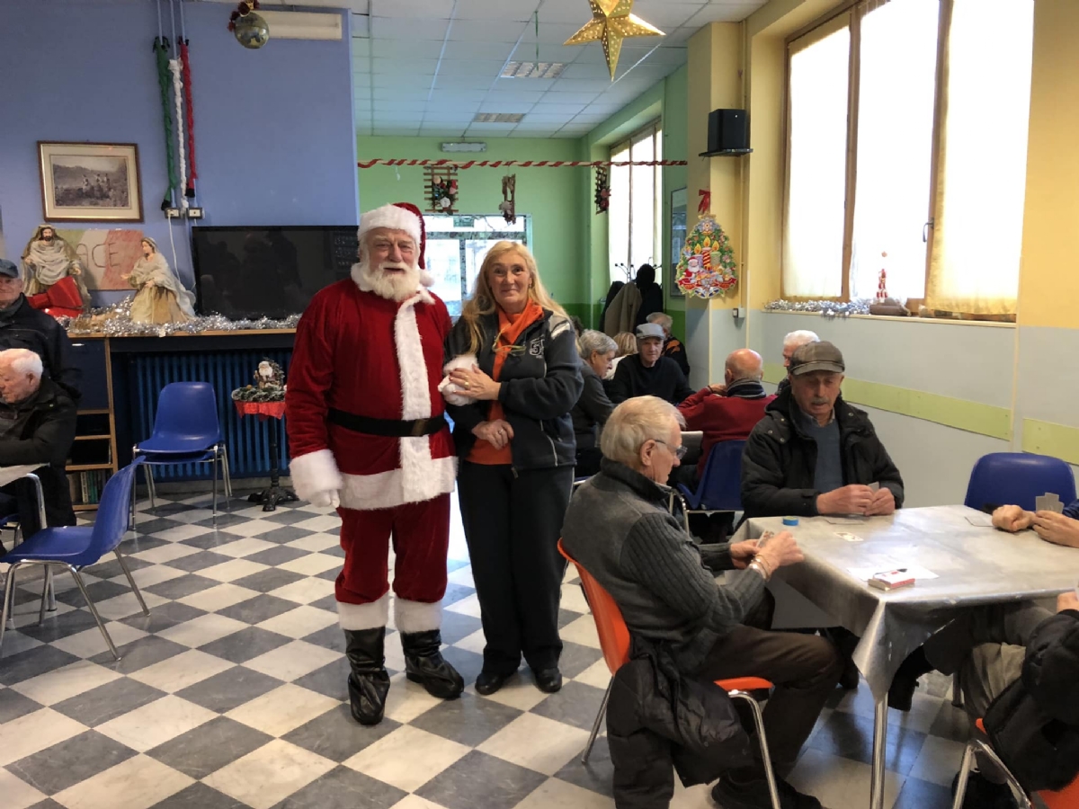 VENARIA - Il «grazie» di Babbo Natale e della Pro Loco a chi ha fatto tanto per la Città - FOTO