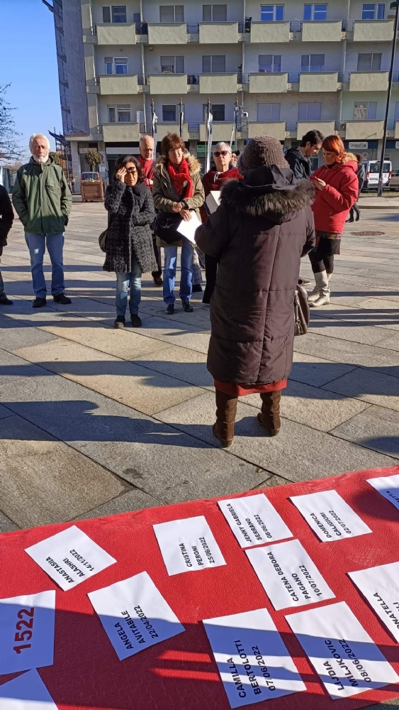 VENARIA - La città grida il suo «no» alla violenza contro le donne - FOTO