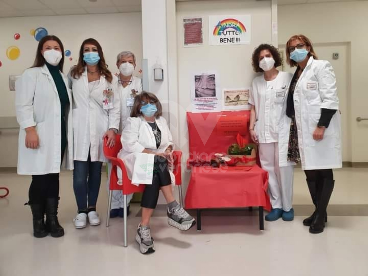 VENARIA - Panchine rosse, flash-mob, municipio «in rosso», dibattiti: le iniziative per dire «no» alla violenza contro le donne - FOTO