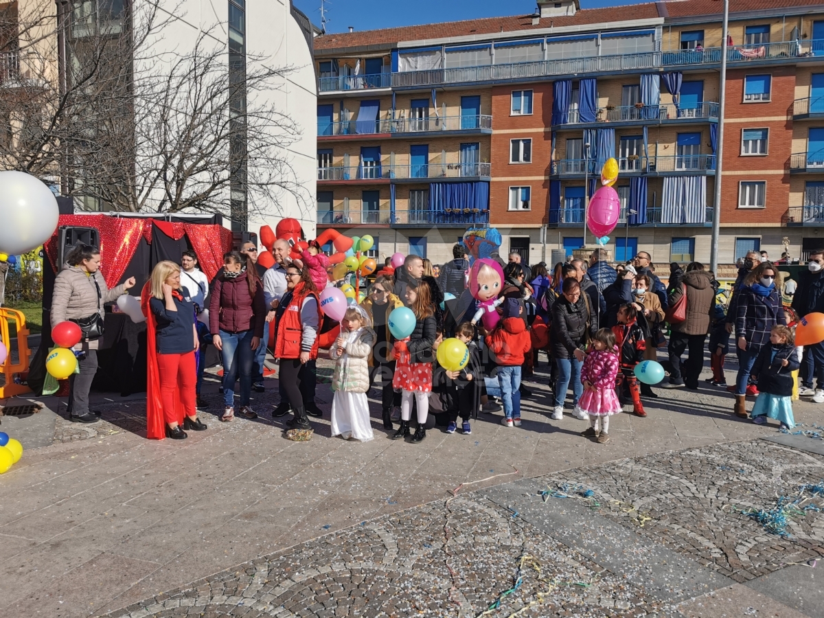 VENARIA - Colori, allegria, musica. Ma il Real Carnevale non dimentica l'Ucraina - FOTO