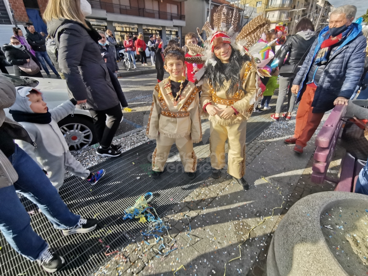 VENARIA - Colori, allegria, musica. Ma il Real Carnevale non dimentica l'Ucraina - FOTO
