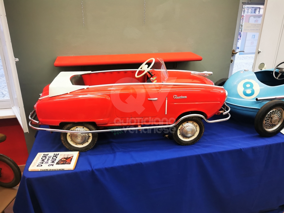 VENARIA - La mostra «Auto a pedali» di Antonio Iorio: un bellissimo tuffo nel passato - FOTO