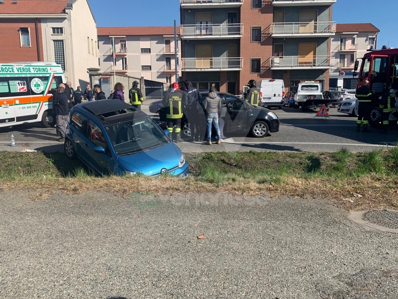CASELLE - Spaventoso incidente all'incrocio tra strada Aeroporto e via Savonarola - FOTO
