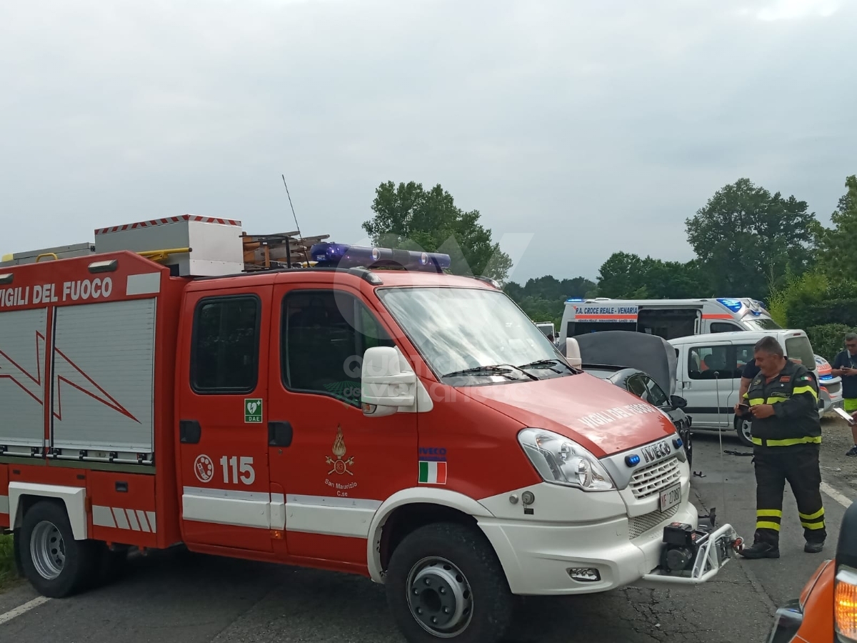 ROBASSOMERO-CIRIE' - Autobus impazzito si schianta contro tre auto: due feriti - FOTO