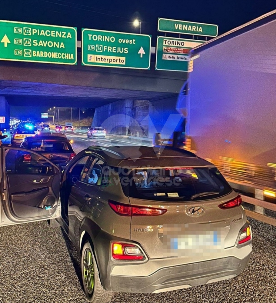INCIDENTE IN TANGENZIALE A VENARIA - Tamponamento fra tre auto: disagi e lunghissime code - FOTO