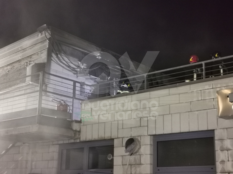 VENARIA - Incendio in piscina: a fuoco un quadro elettrico
