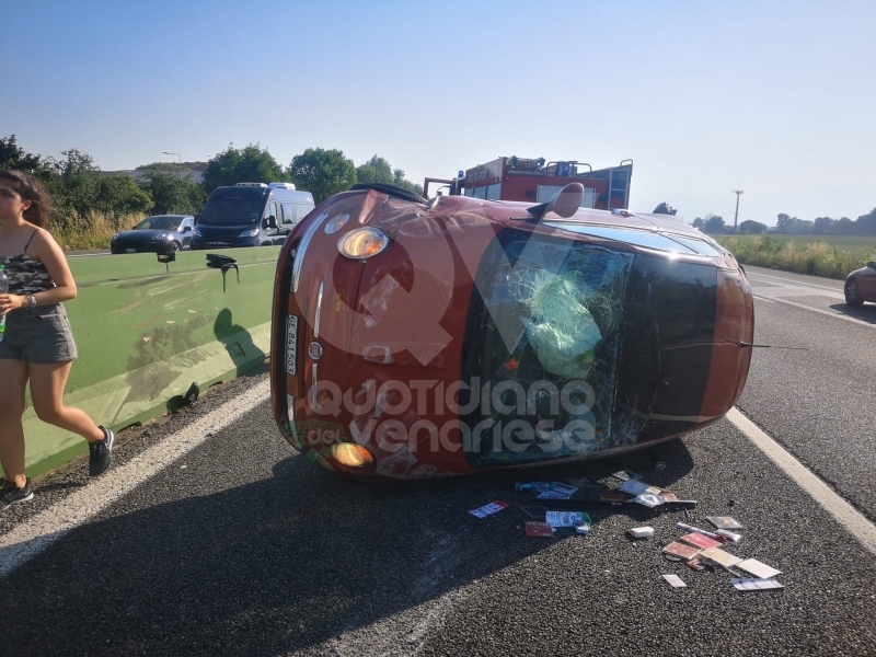 TANGENZIALE NORD TORINO - Scontro allo svincolo di Savonera, traffico in tilt. Auto ruote all'aria sulla terza corsia - FOTO