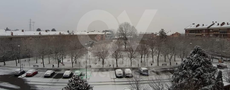 LA NEVE E' ARRIVATA - Strade imbiancate, mezzi spargisale in azione già dalla notte FOTO