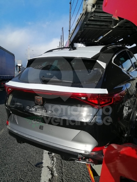 RIVOLI - Bisarca rischia di perdere un'auto: caos e disagi in tangenziale - FOTO