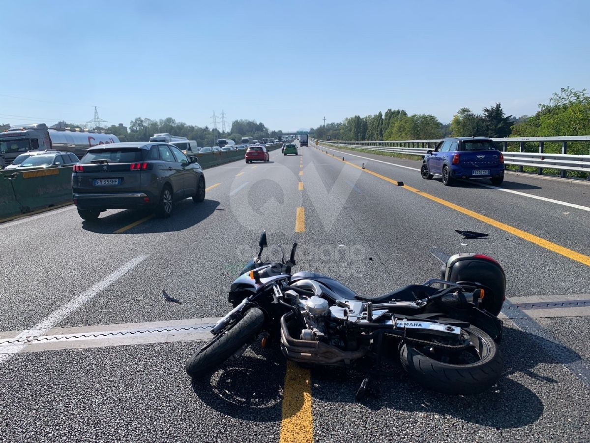 INCIDENTE IN TANGENZIALE TRA COLLEGNO E RIVOLI - Perde il controllo della moto: ferito - FOTO