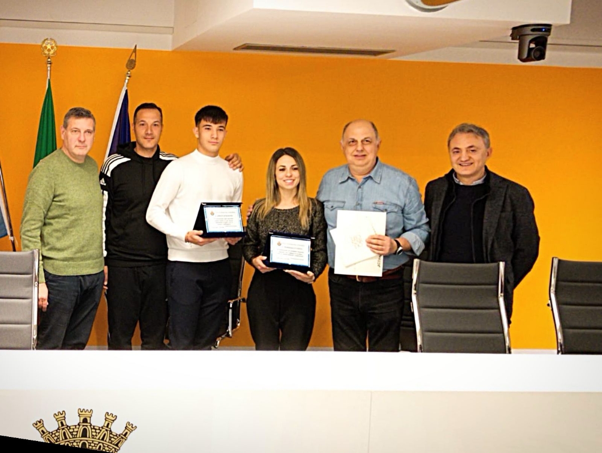 BORGARO - Gabriella Pistura, Francesca Di Dedda e Christian Mancino premiati in Comune - FOTO