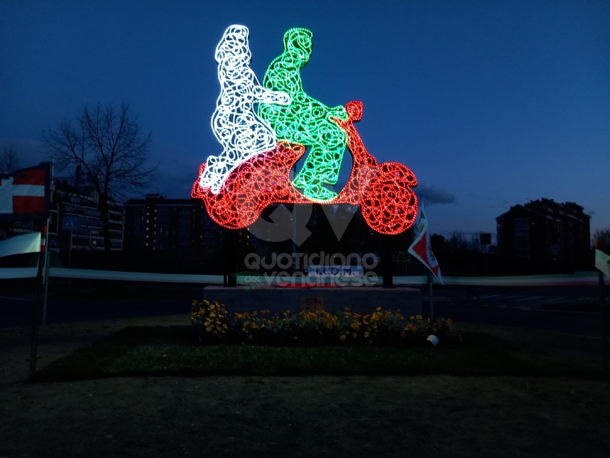 VENARIA - Inaugurata la «La Vespa che non vola», il dono del Vespa Club alla Città - FOTO