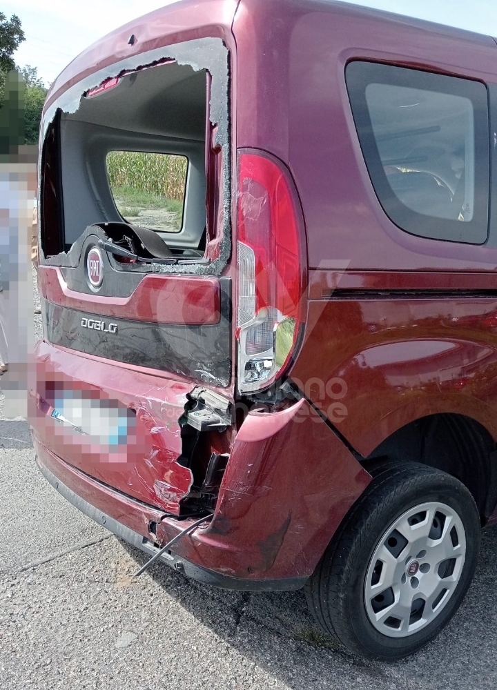 INCIDENTE AD ALPIGNANO - Motociclista grave dopo il tamponamento in via Garibaldi - FOTO
